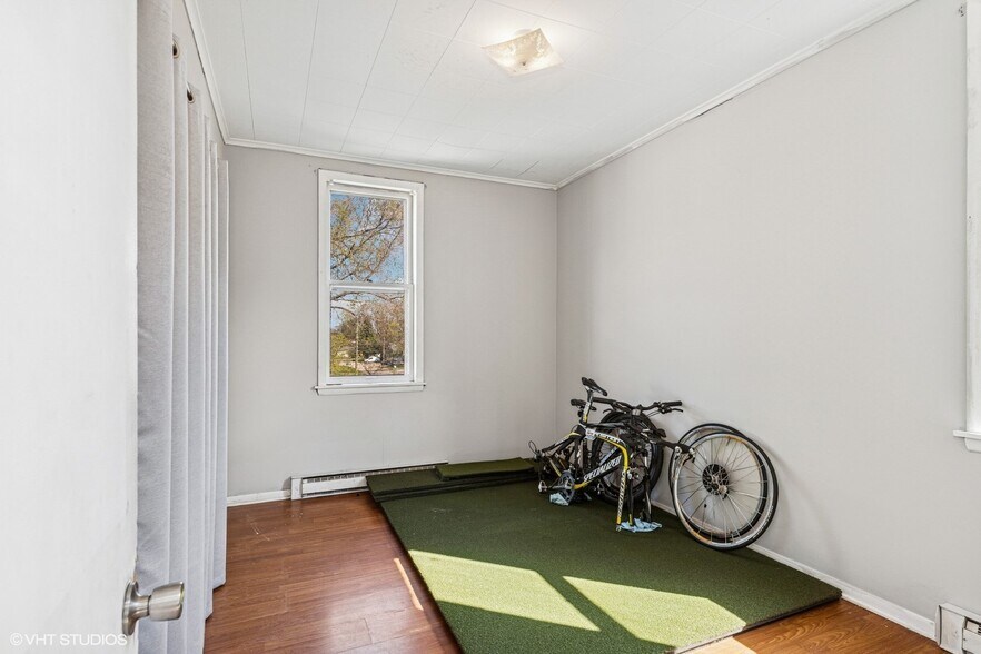 More Photos Of 1224 N Green St, Mchenry General Retail For Sale