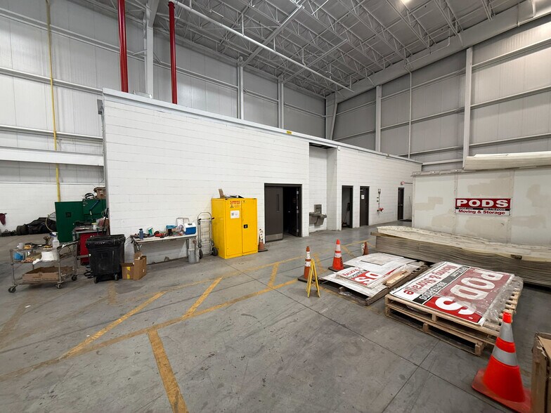 More Photos Of 6 Commerce St, Gardiner Manufacturing For Lease