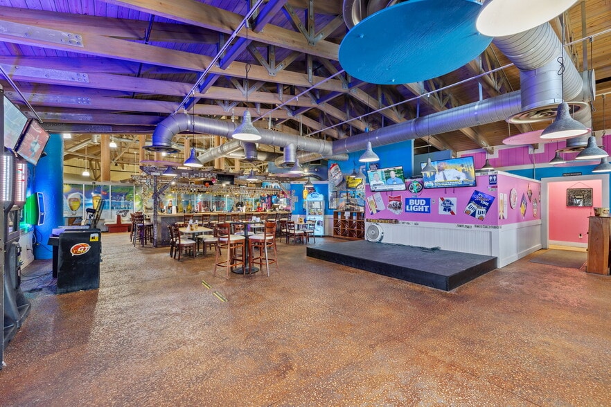 More Photos Of 17650 San Carlos Blvd, Fort Myers Supermarket For Sale