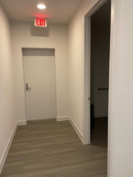 More Photos Of 26207 Oak Ridge Dr, Spring Medical For Lease