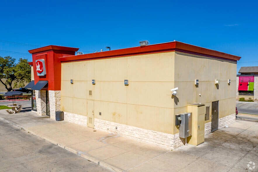 More Photos Of 11309-11323 Bandera Rd, San Antonio Unknown For Lease