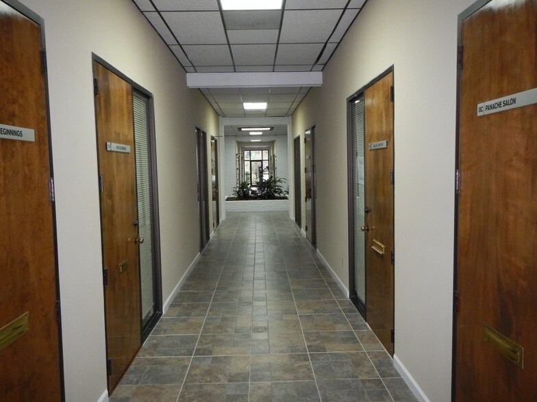 More Photos Of 5830 Mount Moriah Rd, Memphis Office For Sale