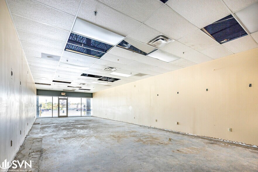 More Photos Of 524 W New Circle Rd, Lexington General Retail For Lease