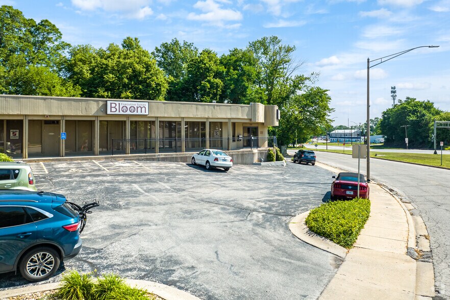 More Photos Of 136 E Walnut St, Independence Office For Lease