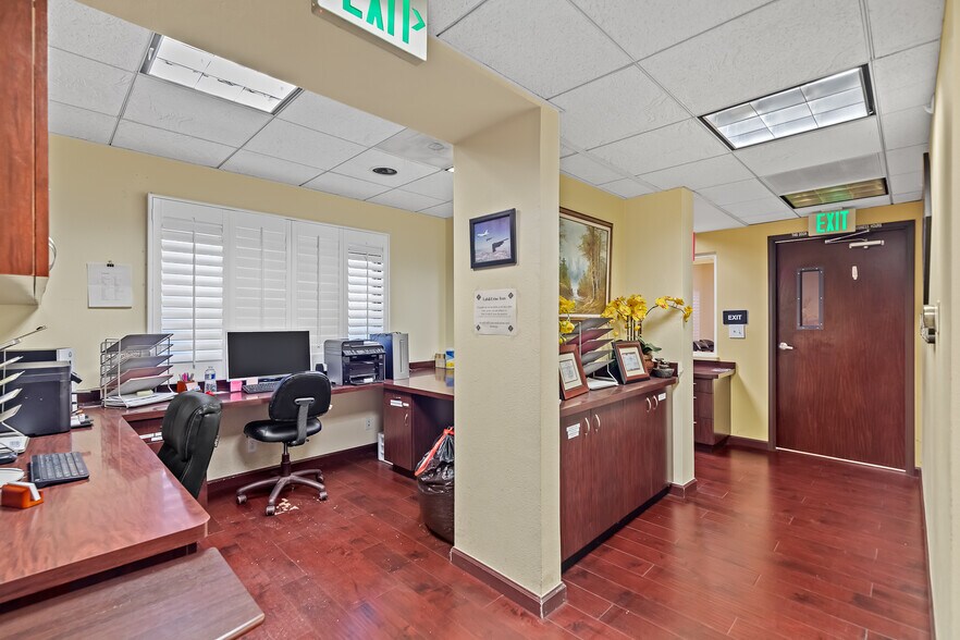 More Photos Of , Santa Clarita Office For Sale