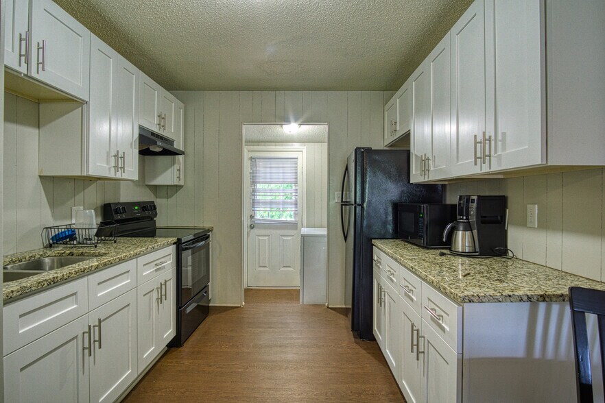 More Photos Of 19612 & 19630 Oak St, Cornelius Apartments For Sale