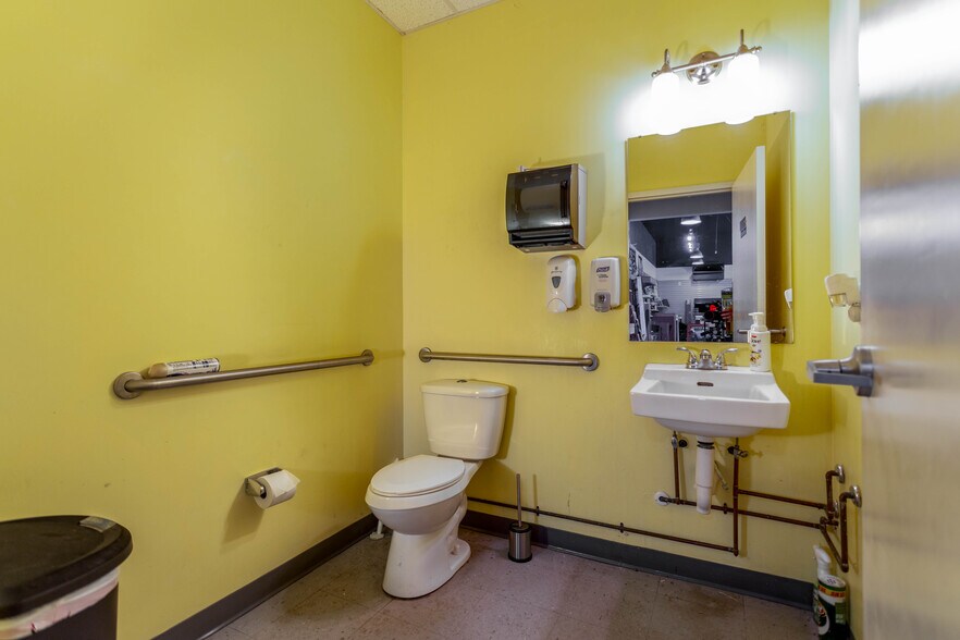 More Photos Of 1970 Us-68 N, Xenia Freestanding For Lease