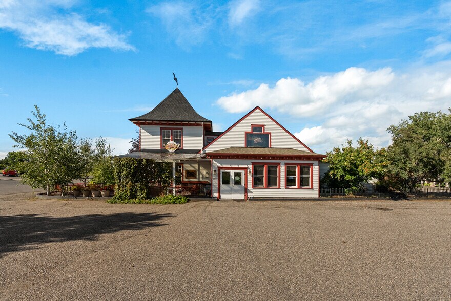 More Photos Of 2711 W College St, Bozeman Restaurant For Sale