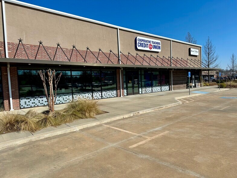 More Photos Of 75 Miranda Lambert Way, Lindale Unknown For Lease