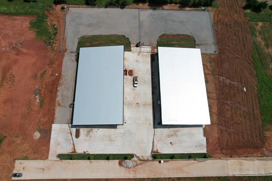 More Photos Of 1577 Freedom Market Pl, Edmond Warehouse For Lease