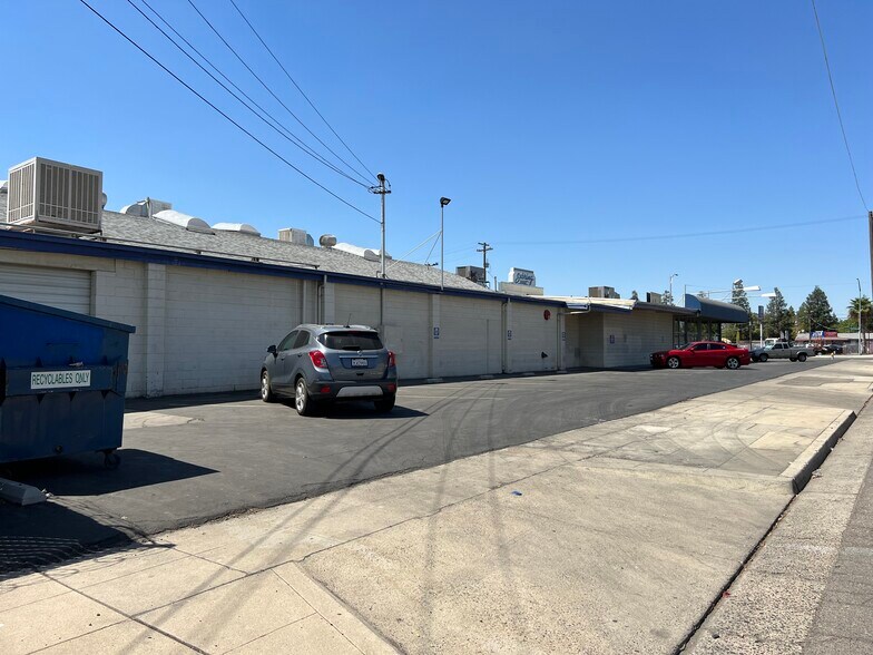 More Photos Of 1744 N Blackstone Ave, Fresno Freestanding For Lease
