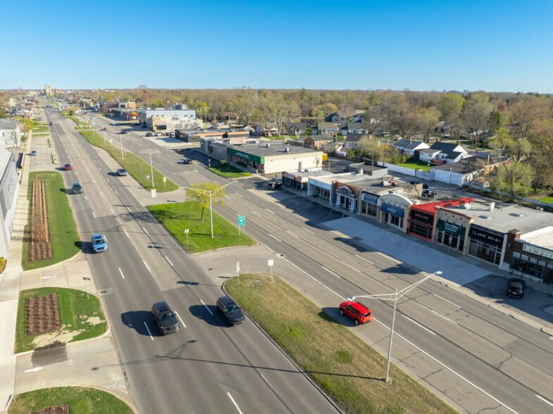 More Photos Of 32352 Woodward Ave, Royal Oak Storefront For Lease
