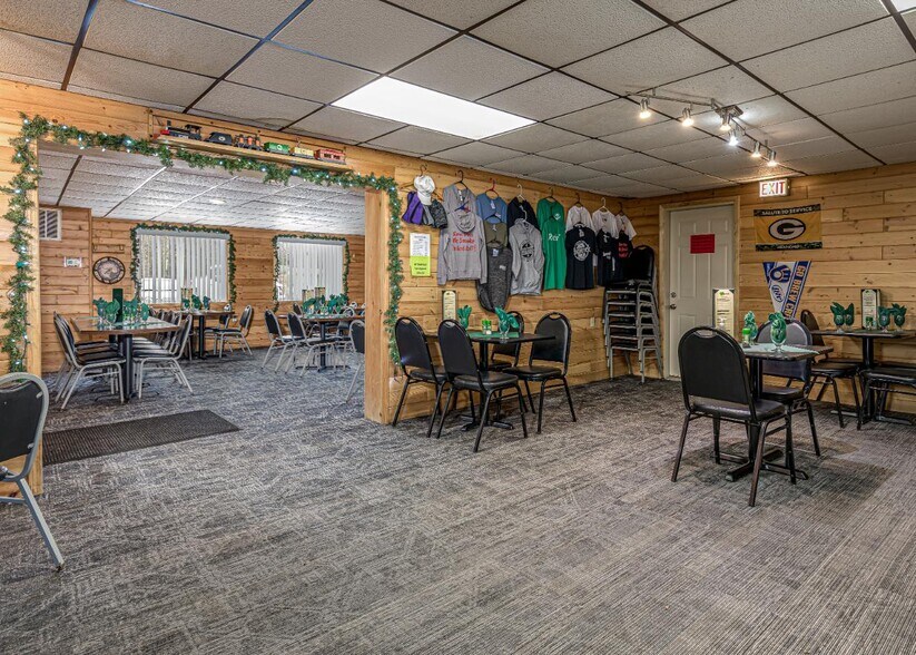 More Photos Of 7235 Bradley St, Lake Tomahawk Restaurant For Sale