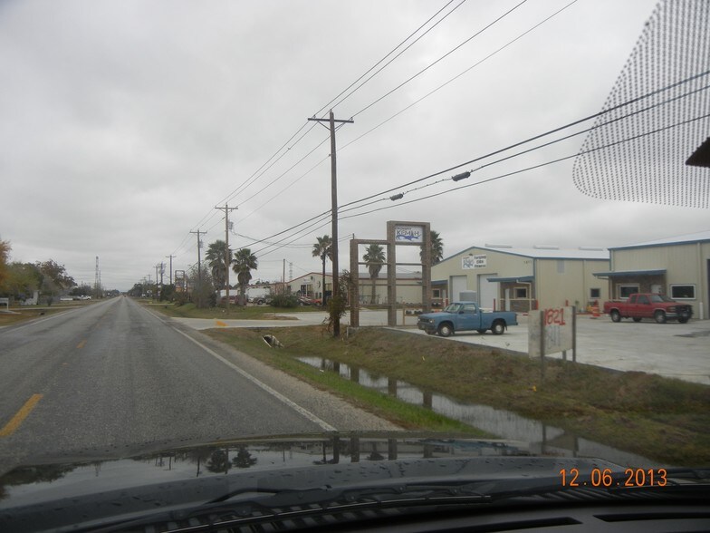 More Photos Of 1715 Dickinson Ave, League City Warehouse For Lease