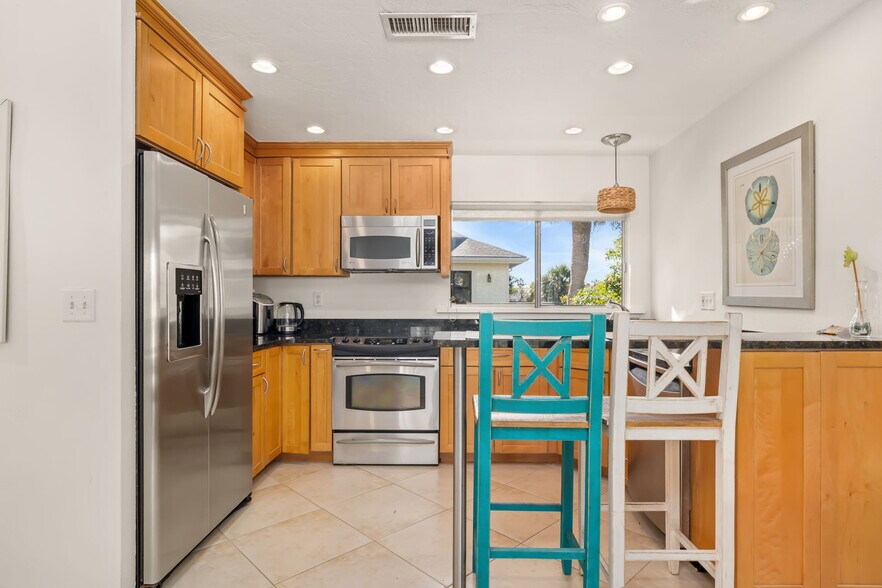 More Photos Of 9022 Midnight Pass Rd, Sarasota Apartments For Sale