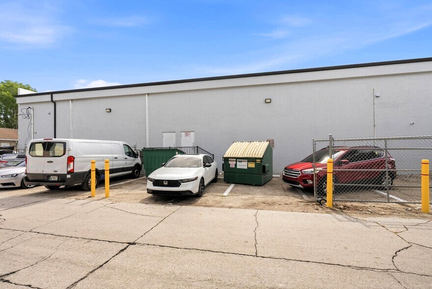 More Photos Of 12445 Collier Blvd, Naples Showroom For Sale
