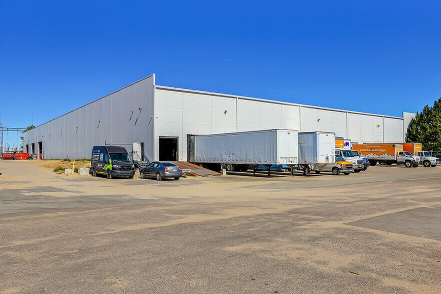 More Photos Of 5555 Joliet St, Denver Warehouse For Lease