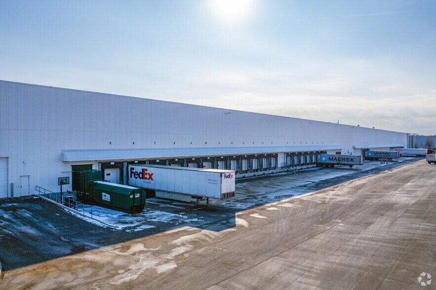 More Photos Of 6225 Millcreek Dr, Mississauga Warehouse For Lease