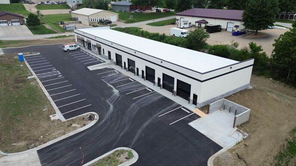 More Photos Of 208 W Richardson St, Smithville Flex For Lease