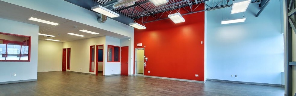 More Photos Of 4400-4424 Louis-B.-Mayer, Laval Flex For Sale