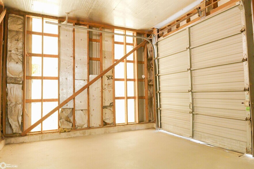 More Photos Of 1130 Broadway St, West Burlington Industrial For Lease