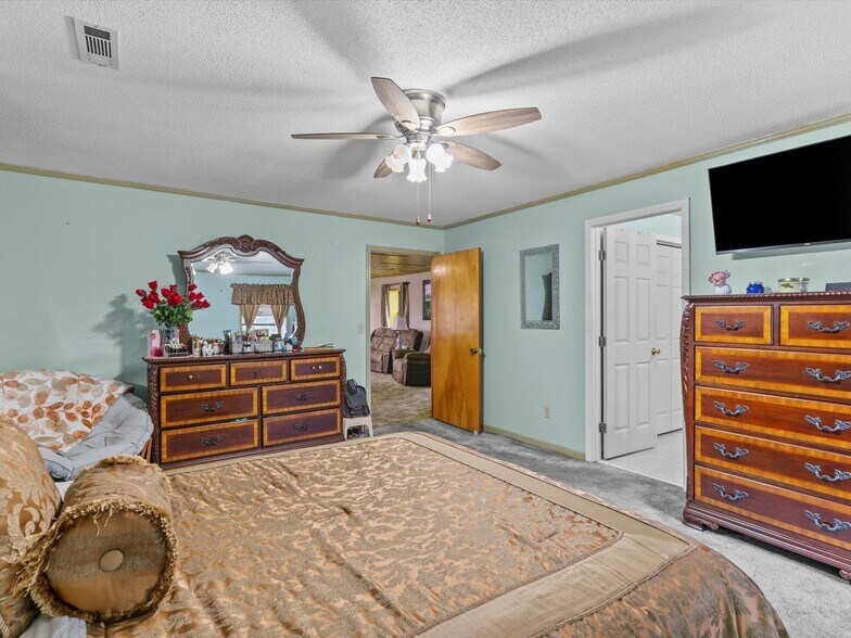 More Photos Of 901 Haven Dr, Dothan Flex For Sale