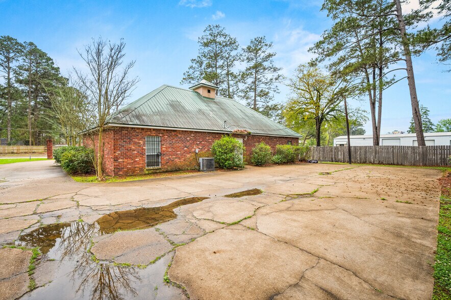 More Photos Of 1603 Melrose St, Pineville Office For Sale