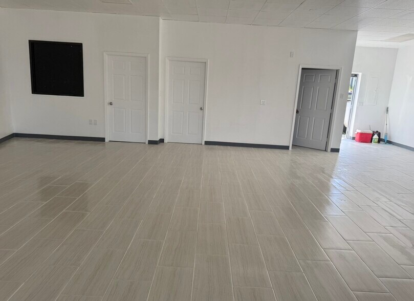 More Photos Of 12033 Veterans Memorial Dr, Houston Unknown For Lease