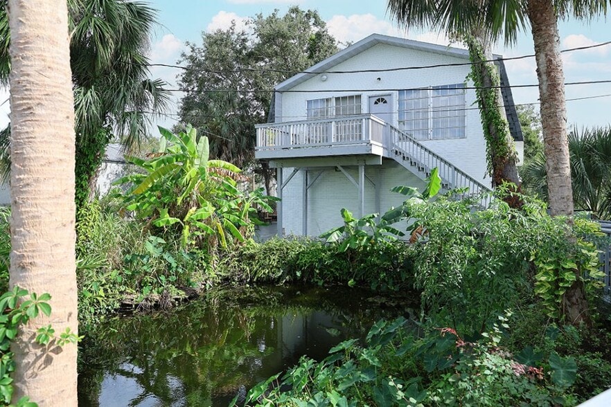 More Photos Of 2231-2233 Nursery Rd, Clearwater Loft Creative Space For Lease