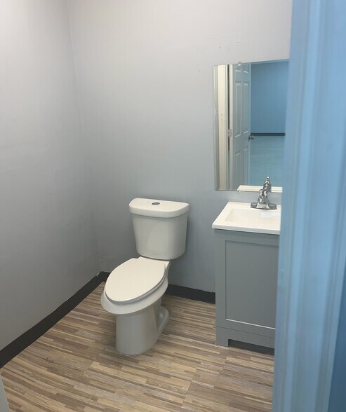 More Photos Of 14606 Sheraton St, Houston Warehouse For Lease