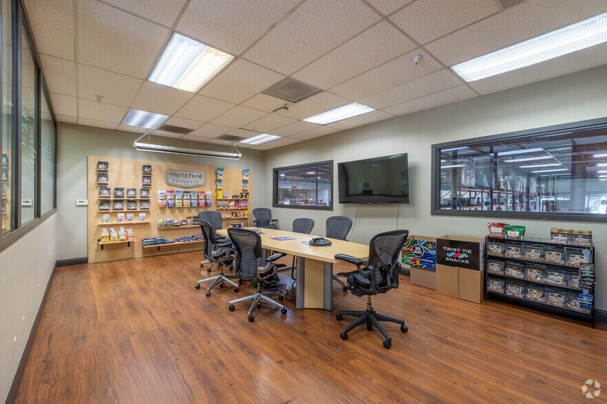 More Photos Of 1192 Vanderbilt Cir, Manteca Warehouse For Lease