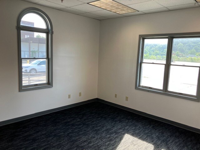 More Photos Of 20 McJunkin Rd, Nitro Distribution For Lease