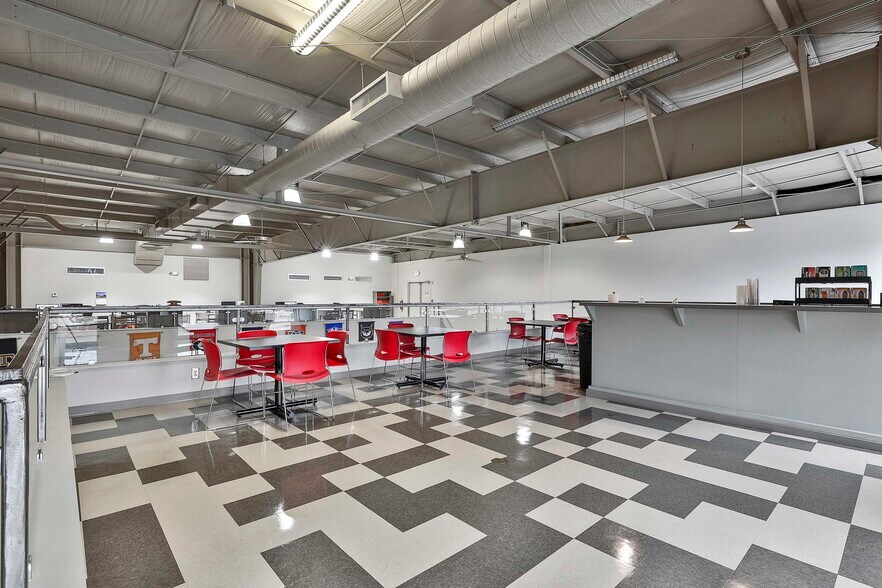 More Photos Of 1039 Sullivan Rd, Newnan Office For Lease