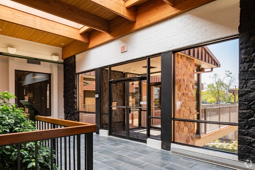 More Photos Of 1919 S Highland Ave, Lombard Unknown For Lease