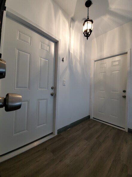 More Photos Of 1978 Bonsallo Ave, Los Angeles Apartments For Sale