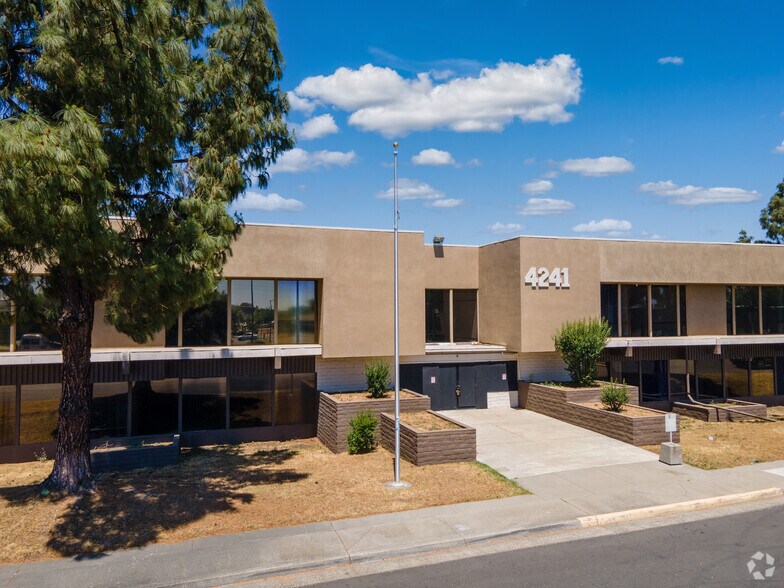 More Photos Of 4241 Williamsbourgh Dr, Sacramento Loft Creative Space For Sale