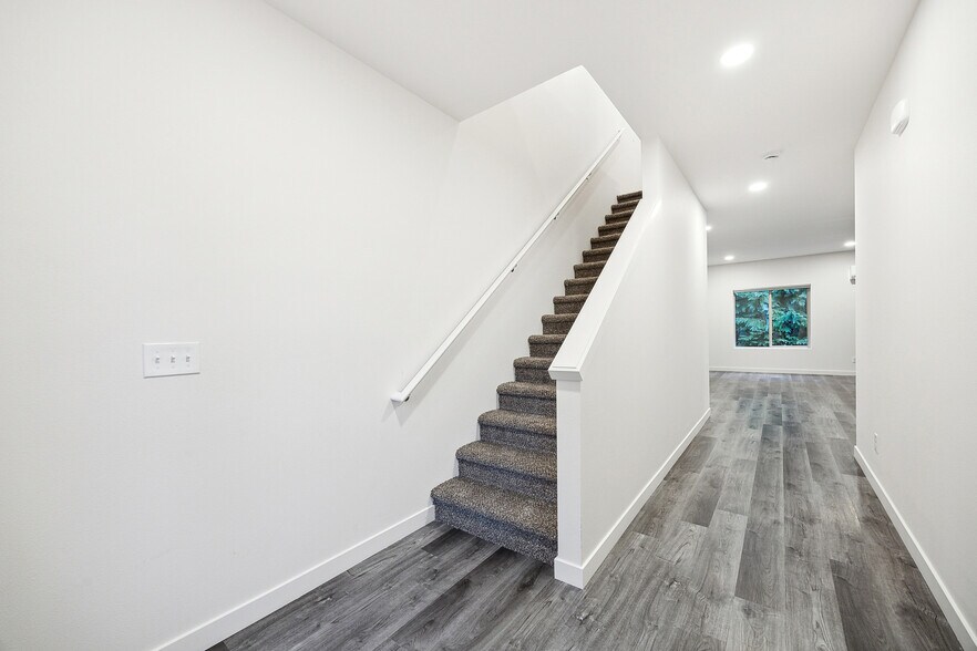 More Photos Of 3005 Russell Rd, Centralia Apartments For Sale