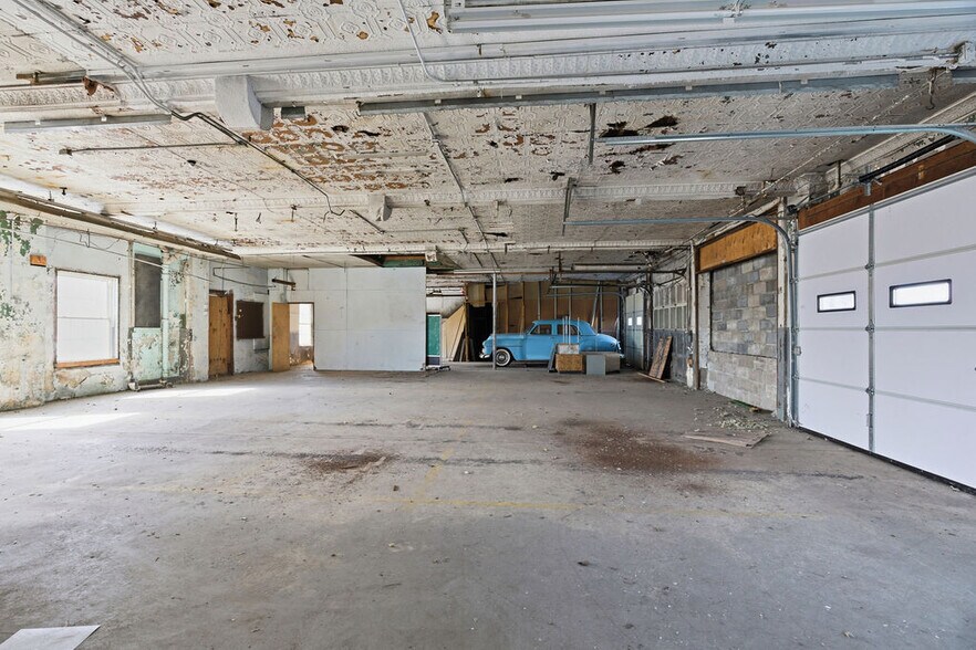 More Photos Of 15 W 1st St S, Fulton Freestanding For Sale