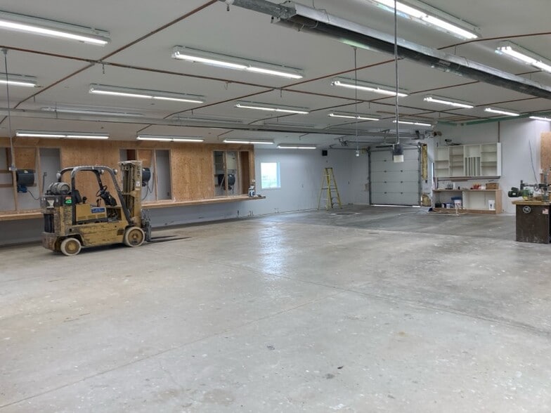 More Photos Of N911 Julius Dr, Greenville Light Manufacturing For Lease