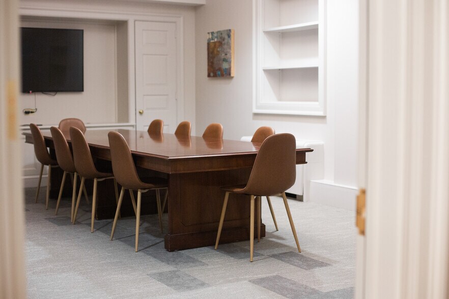 More Photos Of 300 E Main St, Charlottesville Coworking Space