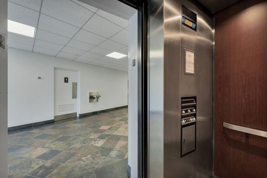 More Photos Of 800 Enterprise Dr, Oak Brook Medical For Lease