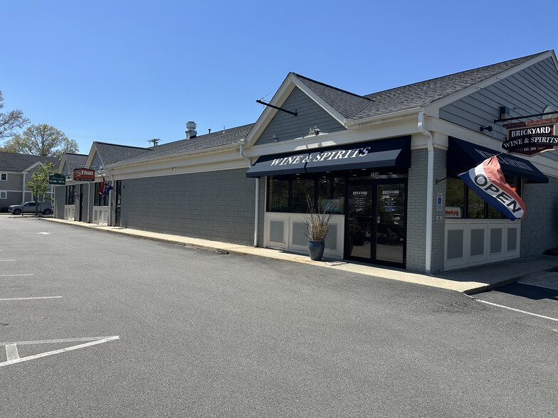 More Photos Of 250 County Rd, Barrington Storefront For Lease
