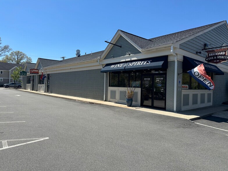 More Photos Of 250 County Rd, Barrington Storefront For Lease