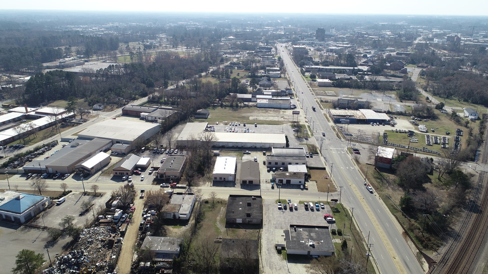 More Photos Of 726 Ramsey St, Fayetteville Flex For Lease