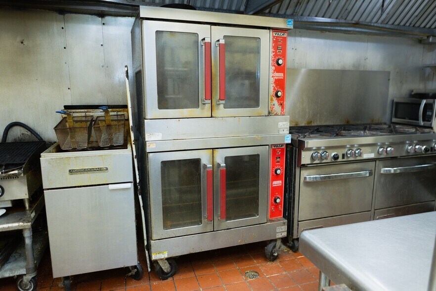 More Photos Of 605 N Main St, Evansville Restaurant For Sale