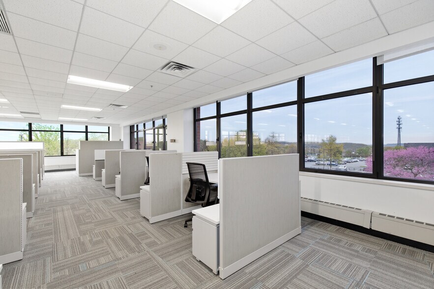 More Photos Of 85 Crystal Run Rd, Middletown Office For Lease