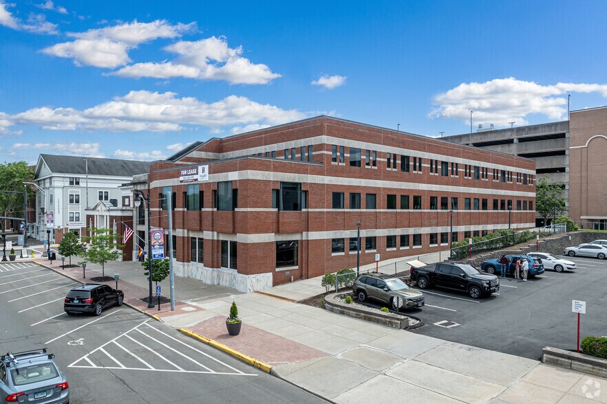 More Photos Of 225-243 Main St, Middletown Office For Lease