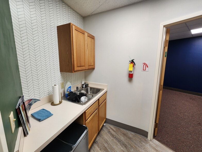 More Photos Of 212 E Manlius St, East Syracuse Freestanding For Lease