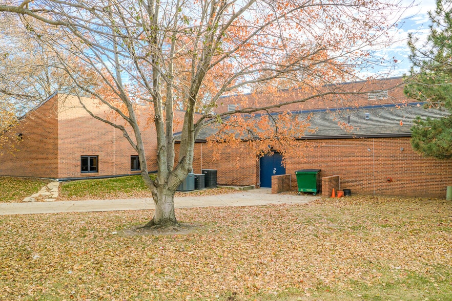 More Photos Of 8880 Ballentine St, Overland Park Office For Sale