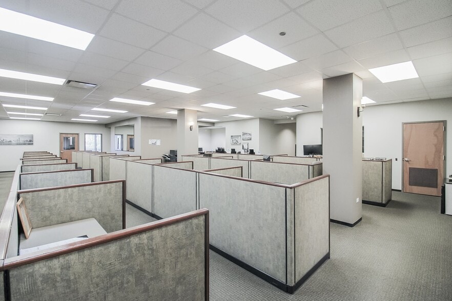 More Photos Of 6400 N Northwest Hwy, Chicago Apartments For Lease